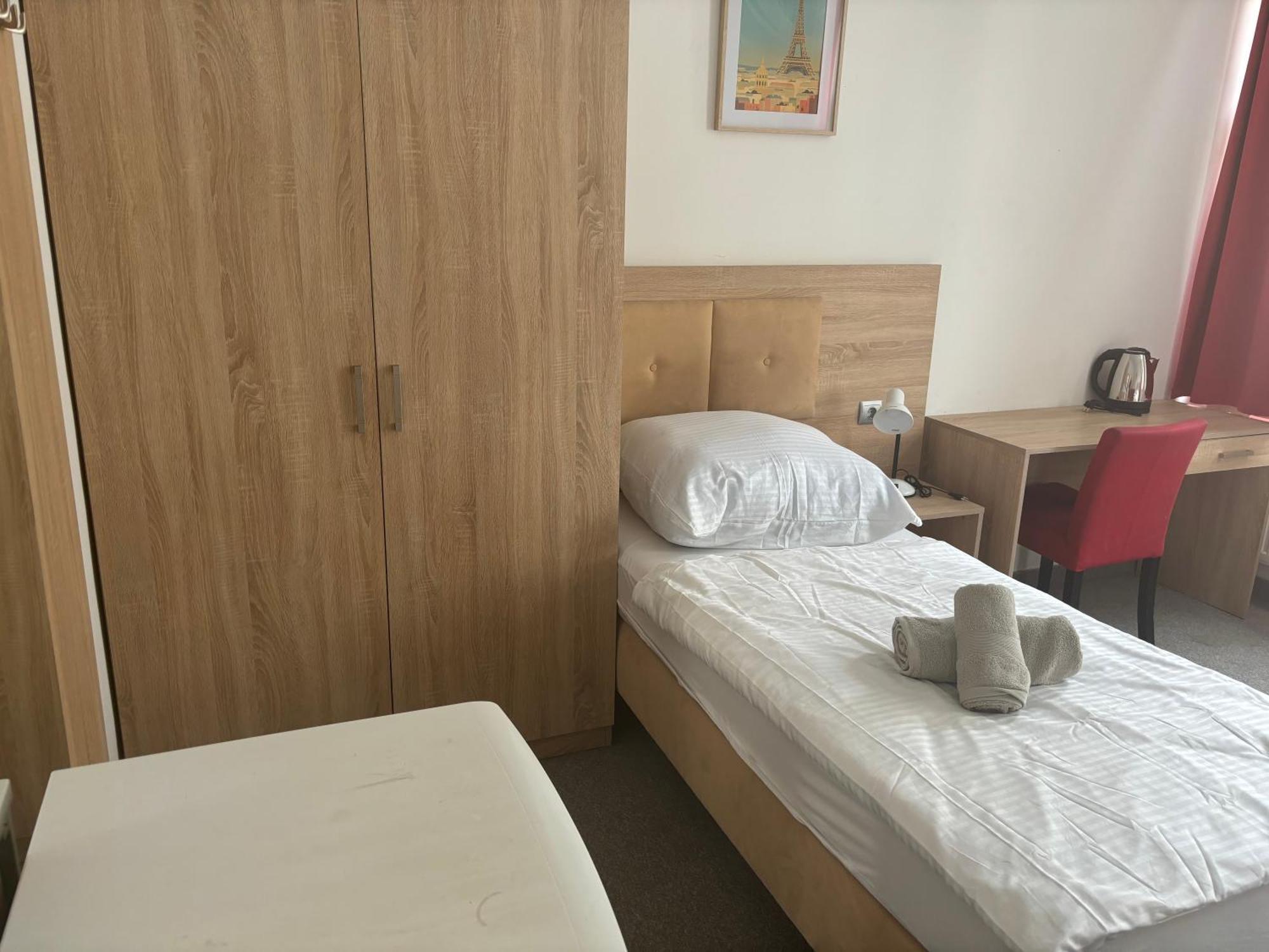 Default 1170 Hotel Wina Bagian luar foto